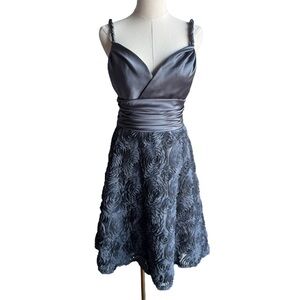 Forever Yours Floral Applique Dress Sz 10 Grey V-Neck Empire Waist Below Knee